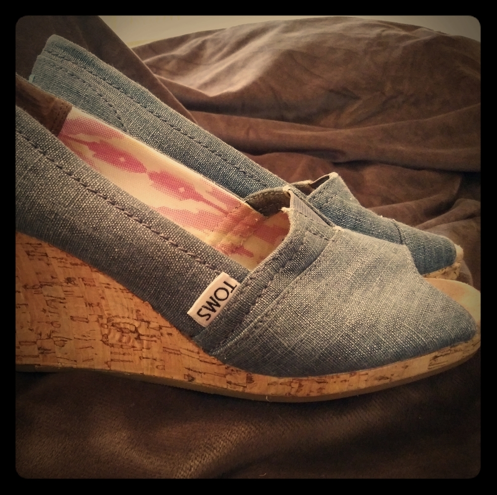 Womens Toms Wedges. In denim blue and size 8